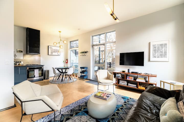 Bright modern Santa Fe rental with open-plan living area and contemporary furnishings